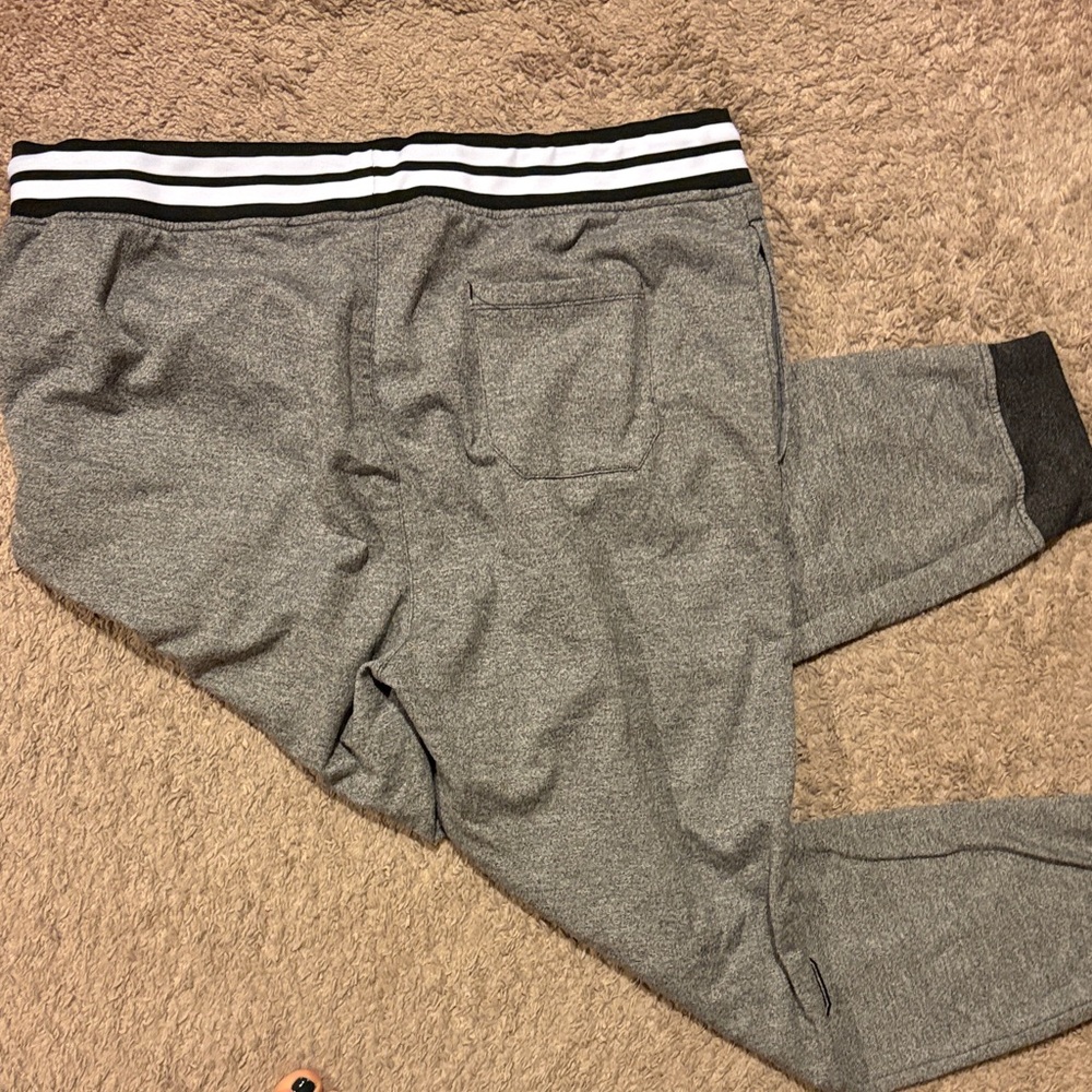 NBA Warriors Gray Joggers with Black Details - Picture 3 of 3
